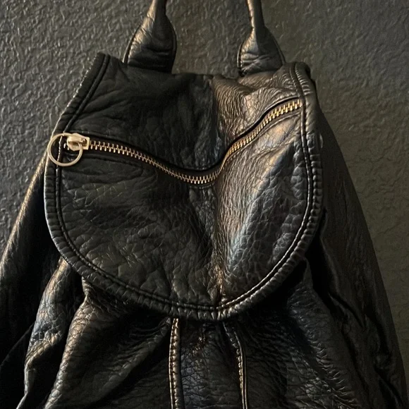 Black backpack 🎒 - Picture 3 of 6